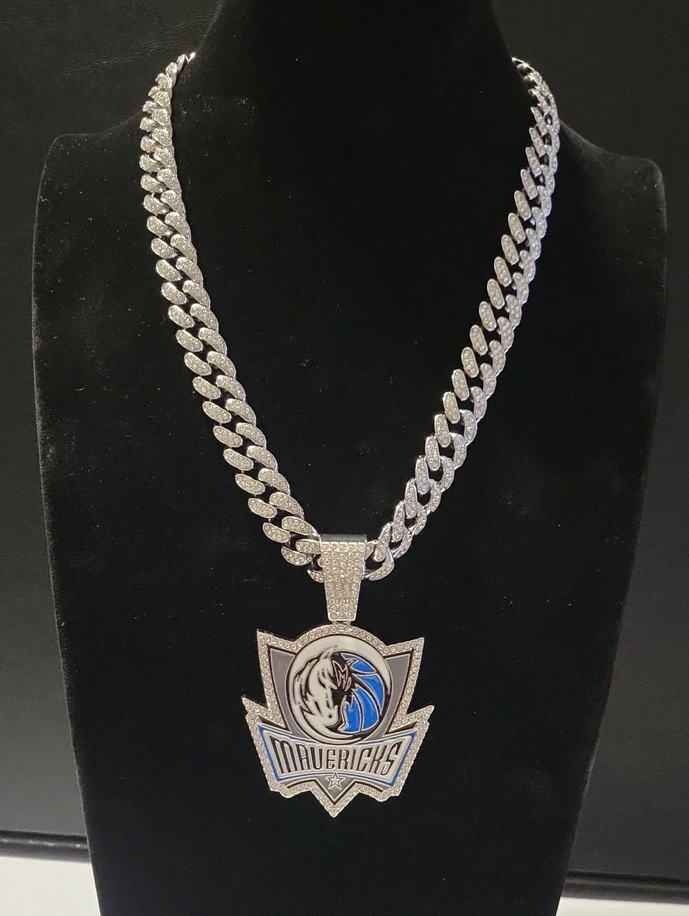 Mavericks Silver-Tone Cuban Link Pendant Necklace. 20in